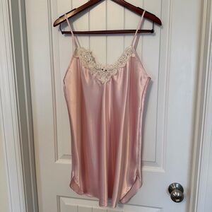Vintage California Dynasty 80’s 90’s Elegant Pink Lace Trim Slip Dress Chemise